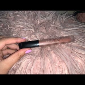 Huda beauty liquid Matte lipstick shade wifey
